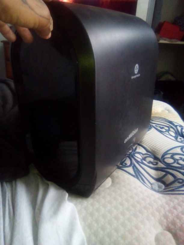 Paper towel Dispenser