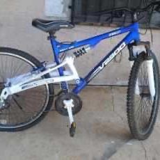 GENESIS V2900 MOUNTAIN BIKE