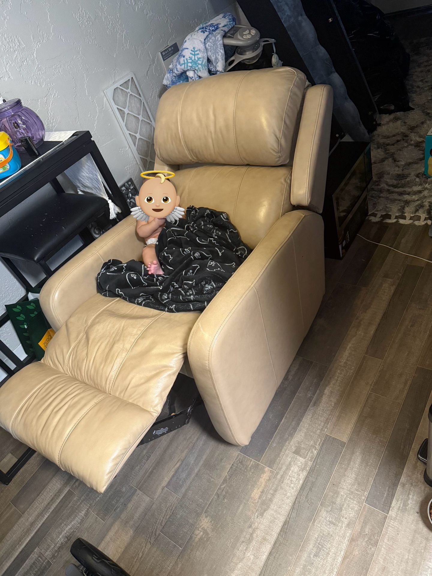Light Tan Electric Recliner 100obo