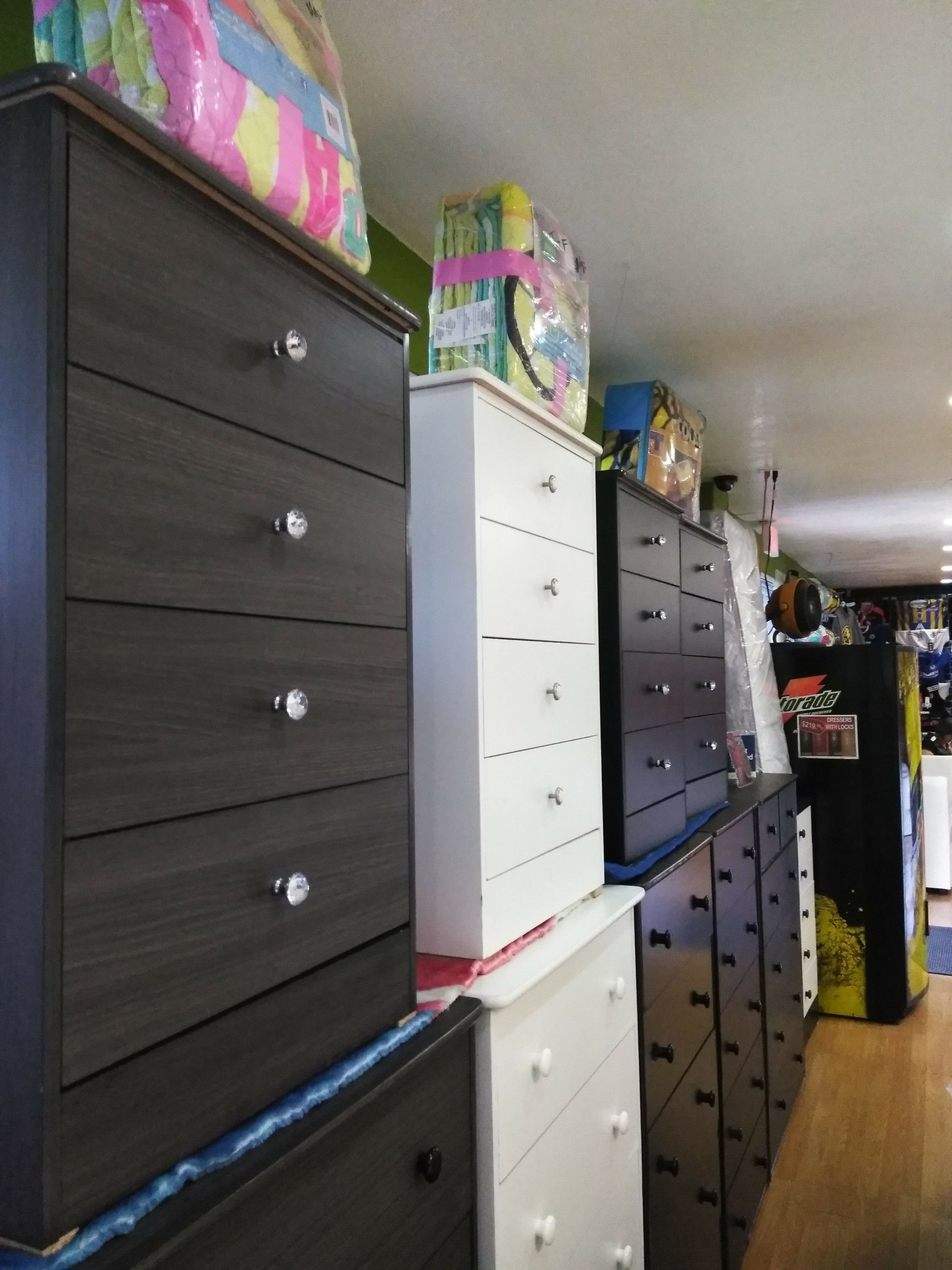 Compressed Wood 4 drawer dresser