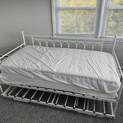 White Metal Daybed w/ Trundle + 2 Twin Mattresses – Excellent Condition (Smoke/Pet Free)