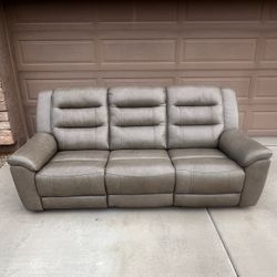 Costco Mason Leather Power Reclining Sofa Couch - Power Headrests USB - Gilman Creek