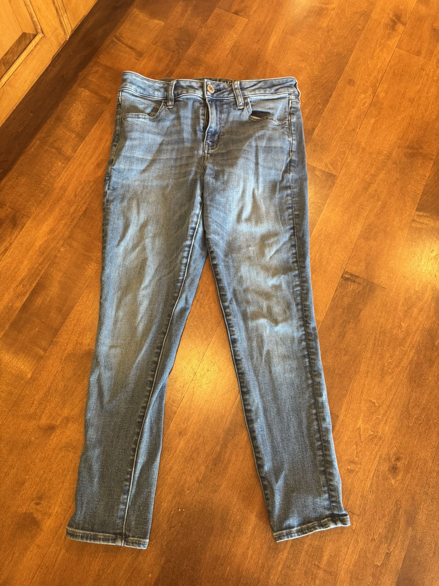 Woman’s American Eagle next level stretch jeans shipping available