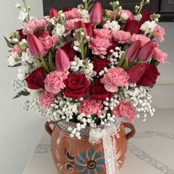 Olla De Barro Arrangement