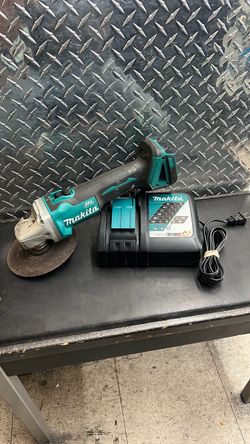 Makita XAG03 18v Cordless 4.5” Cut Off Angle Grinder