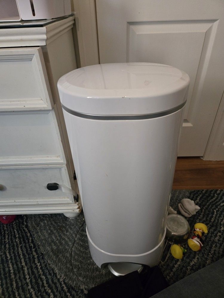 Munchkin Diaper Pail