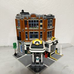 Lego Corner Garage 10264 