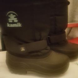 SNOW BOOTS BOYS SIZE 2
