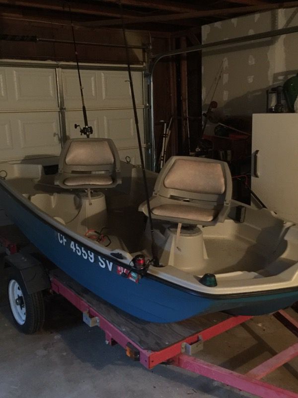 10.2 bass hound bass boat 2 person comes with trailer and trolling