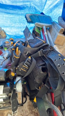 Brand new DeWalt tool belt with suspenders