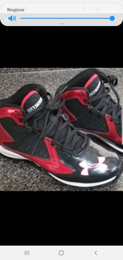 Boys size 3.5 under armour football cleats