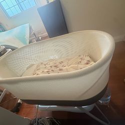 SNOO Smart Bassinet with Power Adapter – Excellent Condition
