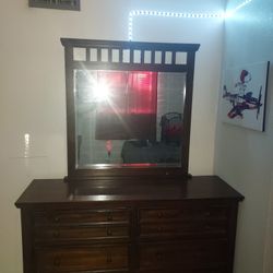 Dresser, Drawer.  Solid Wood.