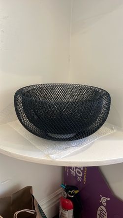 Black wire meshed nesting bowls