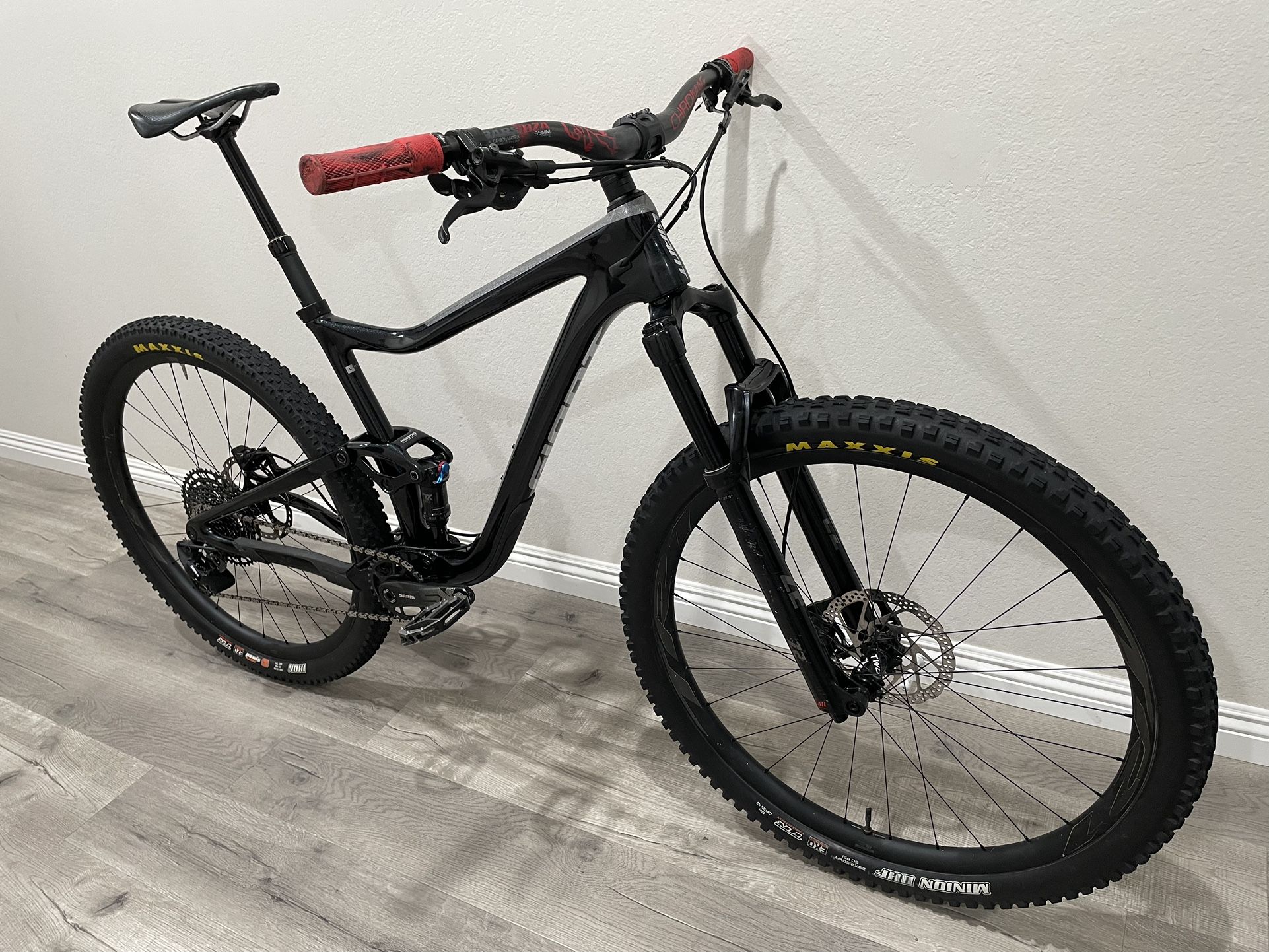 CARBON 2021 Giant Trance Advanced Pro 29er MTB Size LARGE