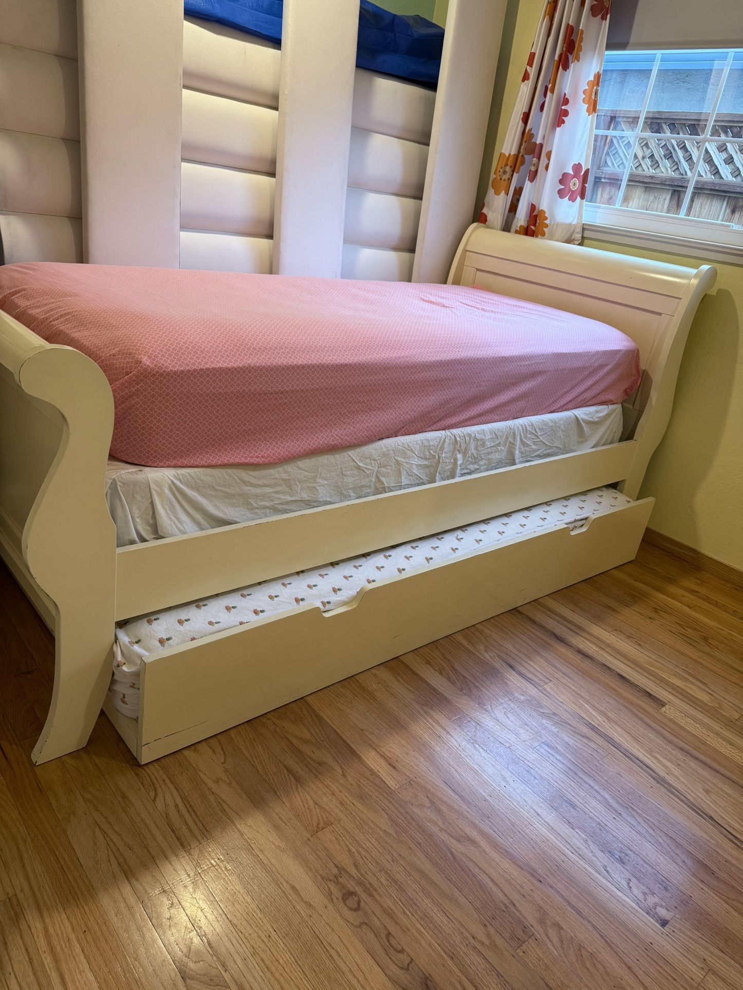 Twin Bedroom Set With Trundle (Mattress Included)