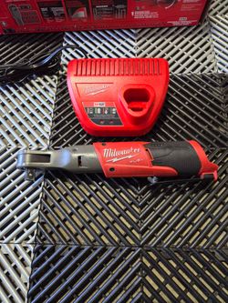 Milwaukee
M12 FUEL 12V Lithium-Ion 1/2 in. Compact Cordless Ratchet,