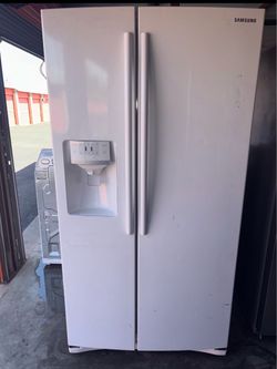 White Samsung Refrigerator And Freezer