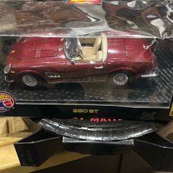 HOT WHEELS 1:18 SCALE FERRARI 250 GT