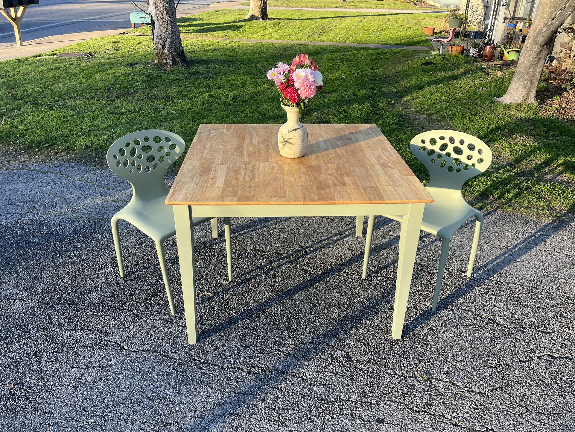 🪴 Gorgeous Vintage Olive Green & Maple Table & Chairs! Delivery Available! 👀 