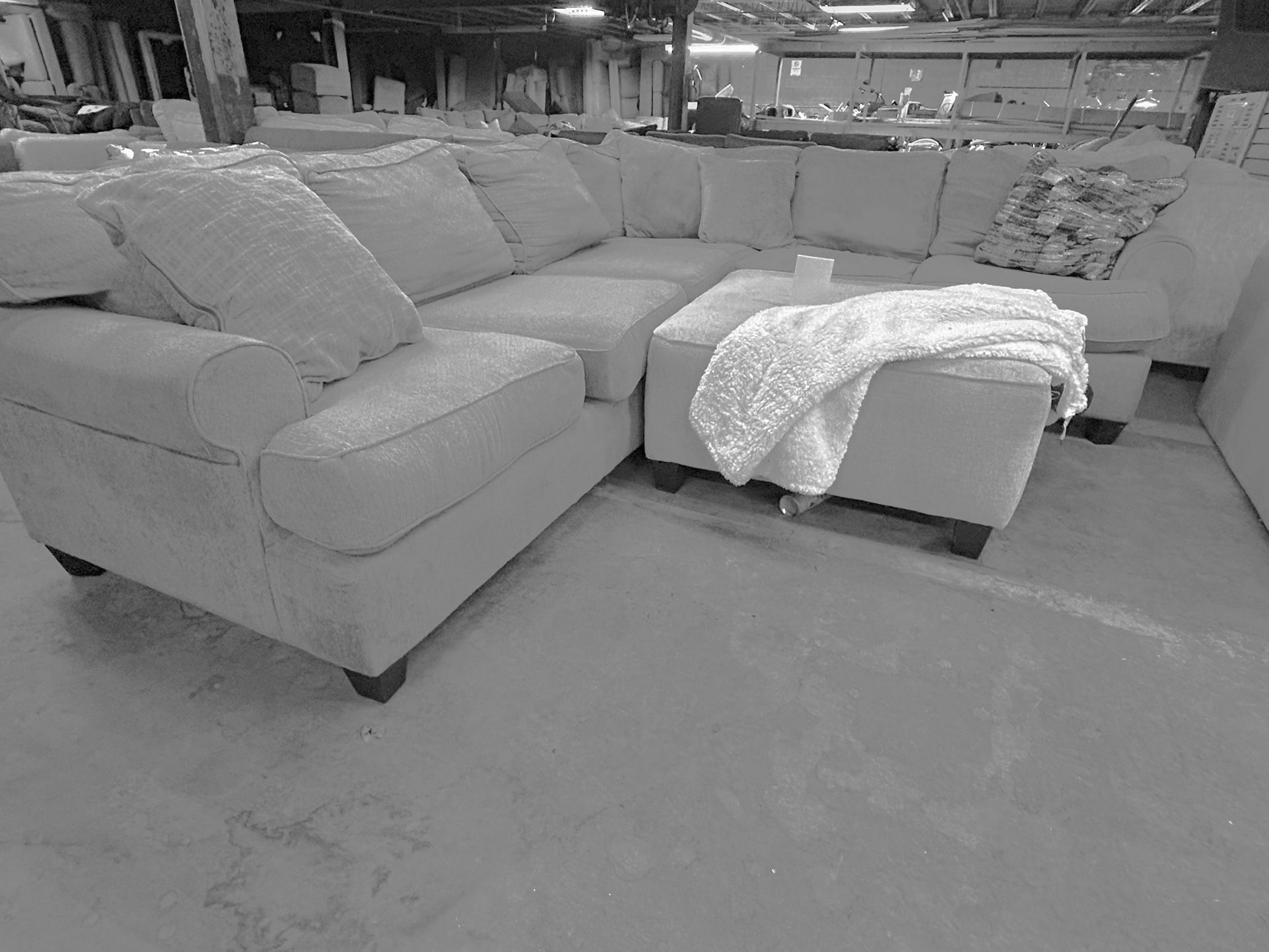 DEEP GRAY SECTIONAL! VERY CLEAN !!!๐งผ