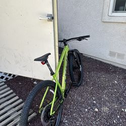 Trek Marlin 5 Gen 3 mountain bike