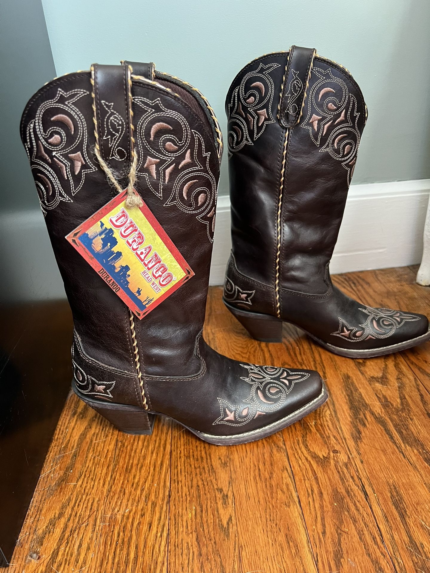 NEW! Women’s Cowgirl boot, size 6.5