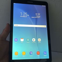 Samsung Tab e 9.7 - Like New!