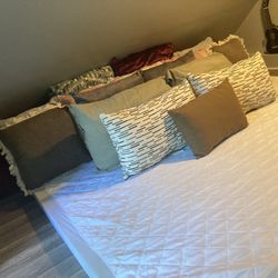 MATTRESS- PILLOWS/ RUBBER MAT
