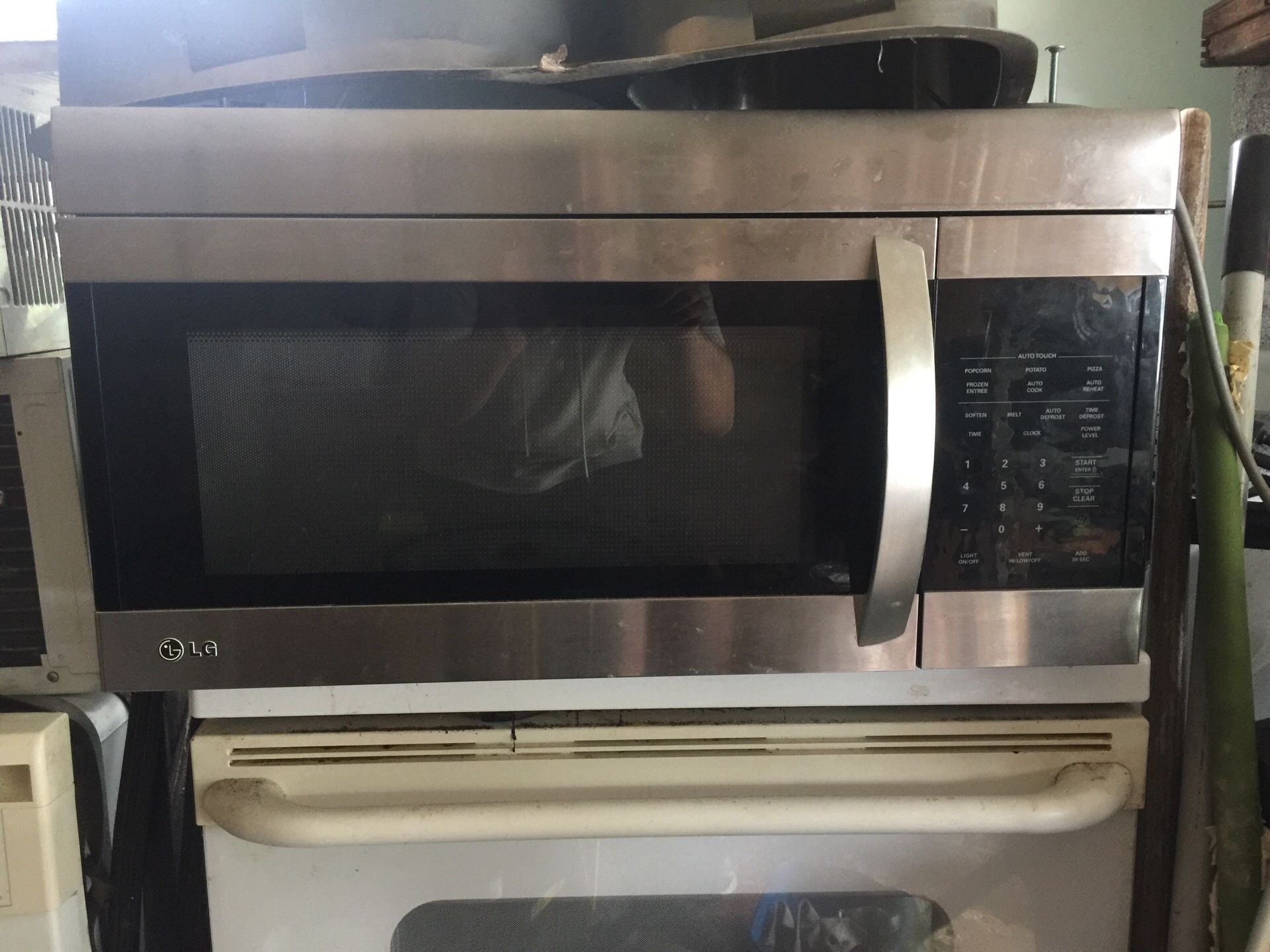 Lg microwave. It can be hung above stove if wanted.