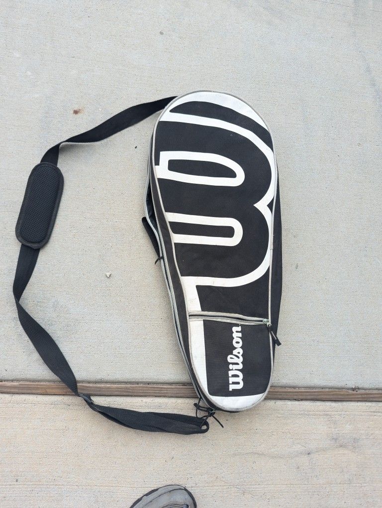 Wilson Tennis Racket Racquet padded Carry Case with shoulder strap Used
Be sure to see all the other items I have listed for sale. Other tennis racke