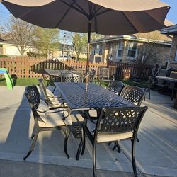 Patio Table And 6 Chairs 