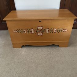 Lane ceder Chest