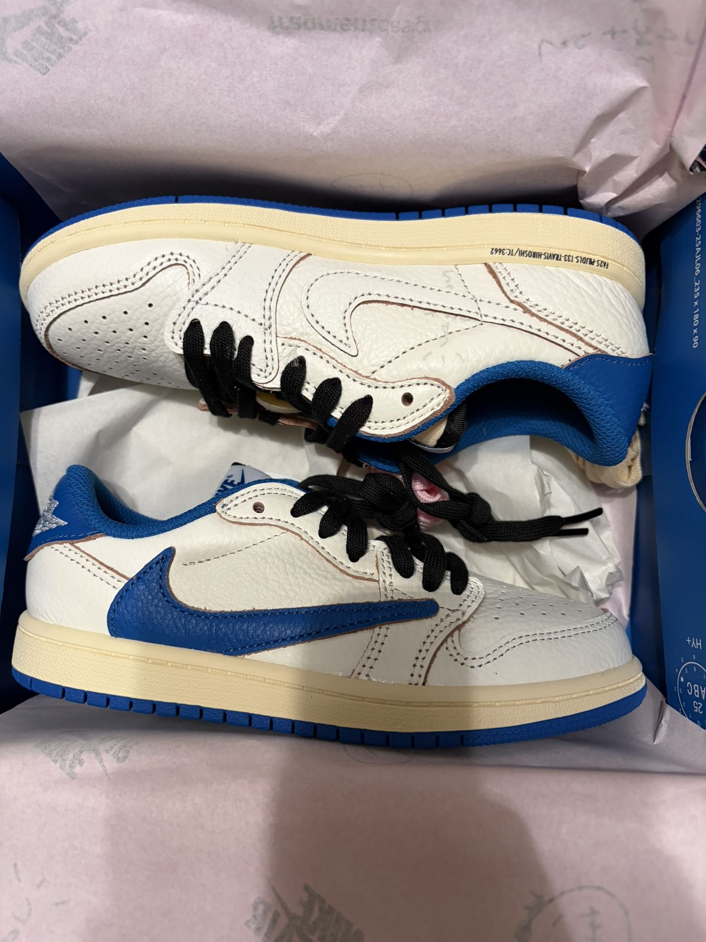 Travis Scott Jordan 1 Low 