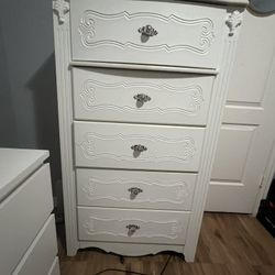 White drawers 