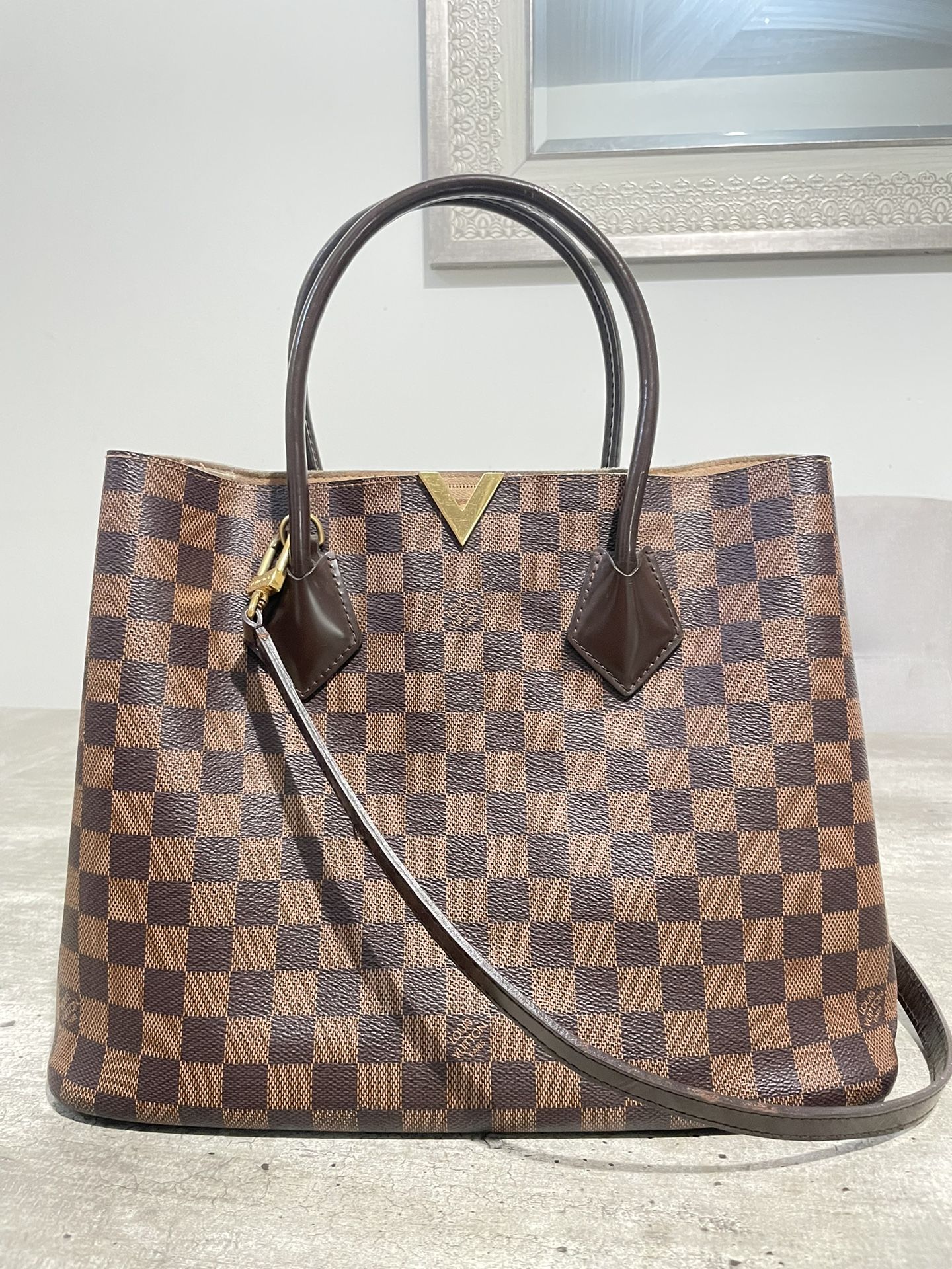 LOUIS VUITTON AUTHENTIC 