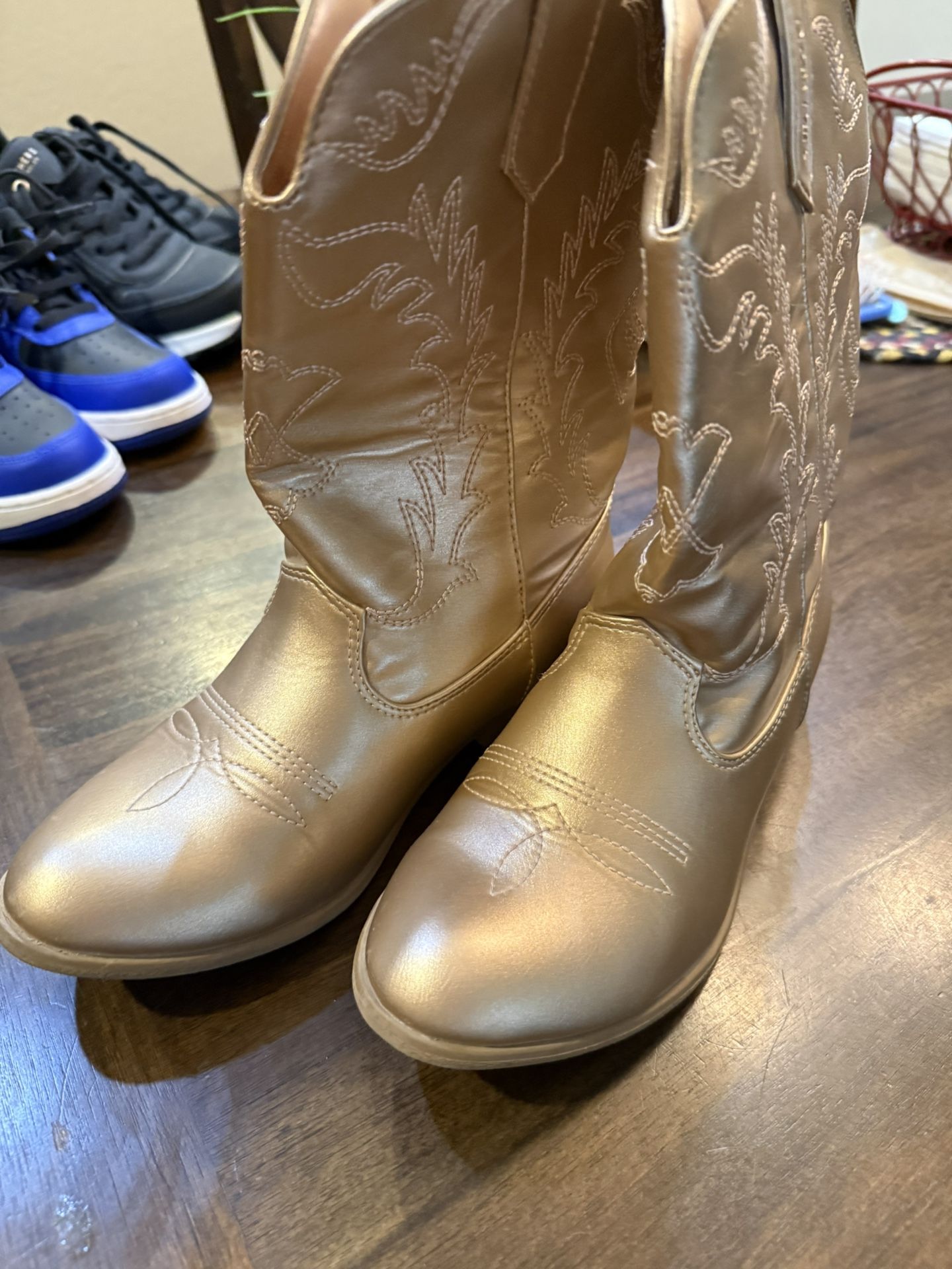 Boots Like New
