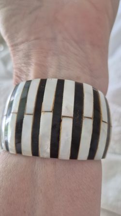 Vtg.Rare Inlaid MOP & Dark Brown HORN Cuff Bracelet
