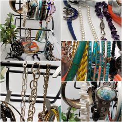 46 VINTAGE BRACELET LOT, ALL BRACELET IN GOOD CONDITION, PRETTY BUNDLE #926
