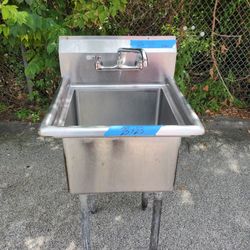 23"W STAINLESS STEEL SINK with FAUCET 