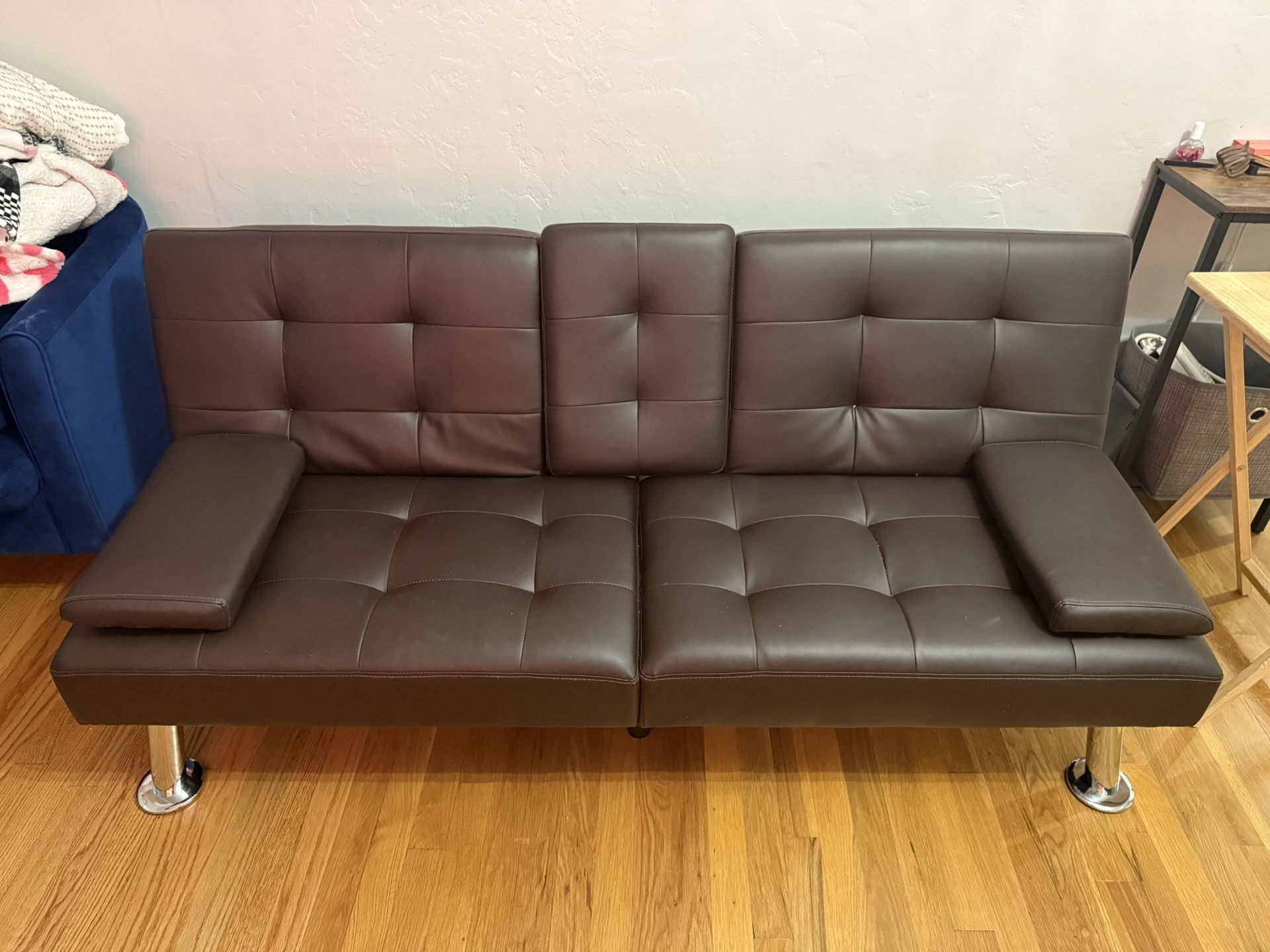 2 Seat Couch with Cup-Holders