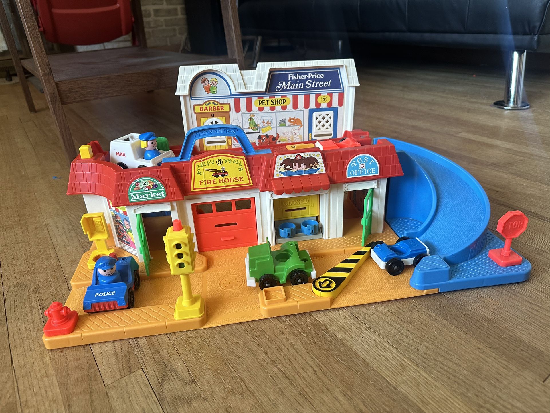 VINTAGE 1986 family Main Street fisher price