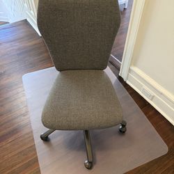 Desk Chair on Wheels