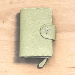 Coach Medium Corner Zip Wallet Crossgrain Leather - Sage Green