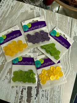 Adorable Colorful Flower Shaped Buttons - 5 Pack Lot (65 Buttons) New Favorite Findings flower-shaped plastic buttons come in a lot of five unopened