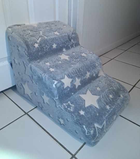 CLEAN 24" 16" 16" 3 pet steps (zip off cover freshly washed) $34 FIRM