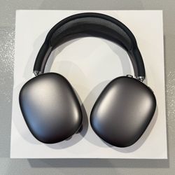 Apple AirPods Max Space Gray - Like New w/ Box & Smart Case