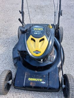 Gas lawnmower self propelled
