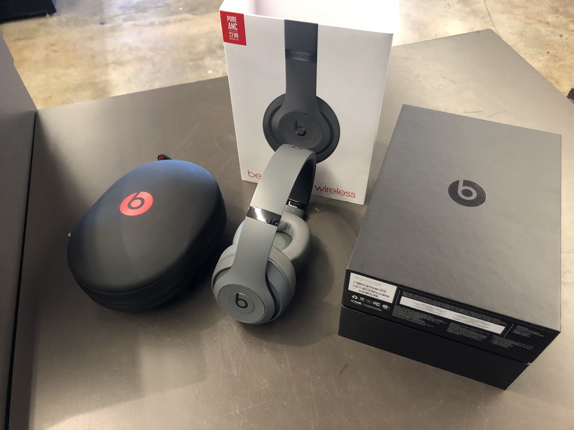 Beats Studio 3 Wireless over ear noise cancelling headphones no trades pick up in Tacoma PRICE FIRM