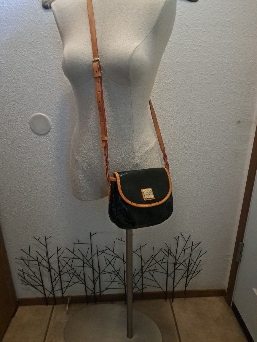 DOONEY & BOURKE Vintage Patent Leather Cross Body Bag,New Condition$45 Black With Adjustable Shoulder Strap.Authentic.